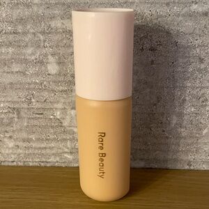 Rare Beauty Foundation - Soft Tan